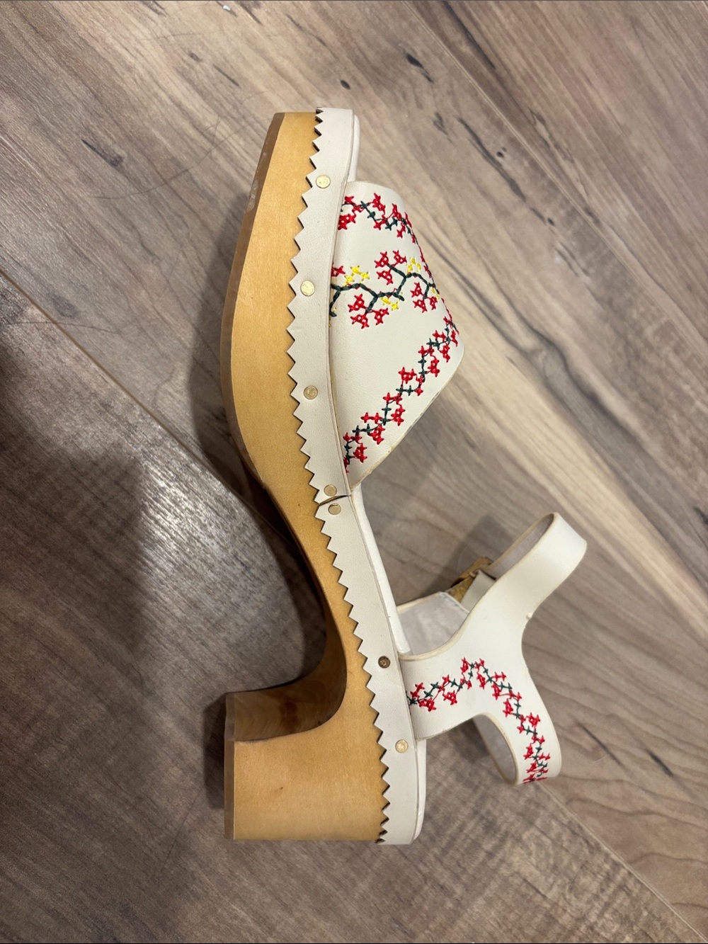 Retro Wooden Embroidered Flower Heels Dancing Days Retro Modcloth US 6.5 - Picture 9 of 14